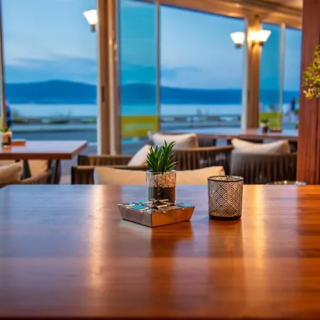 Ξενοδοχείο με διαμερίσματα Paradiso 4*